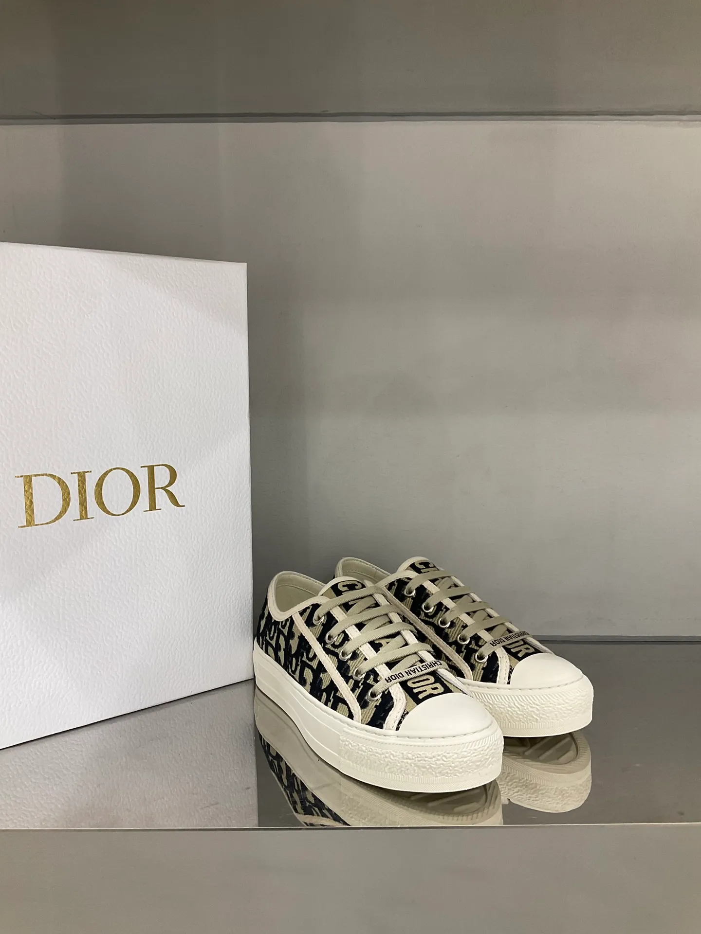 👟👟Ex-factory price 480👟👟 Dior embroidered canvas shoes, full range of colors on sale Size: 35-41